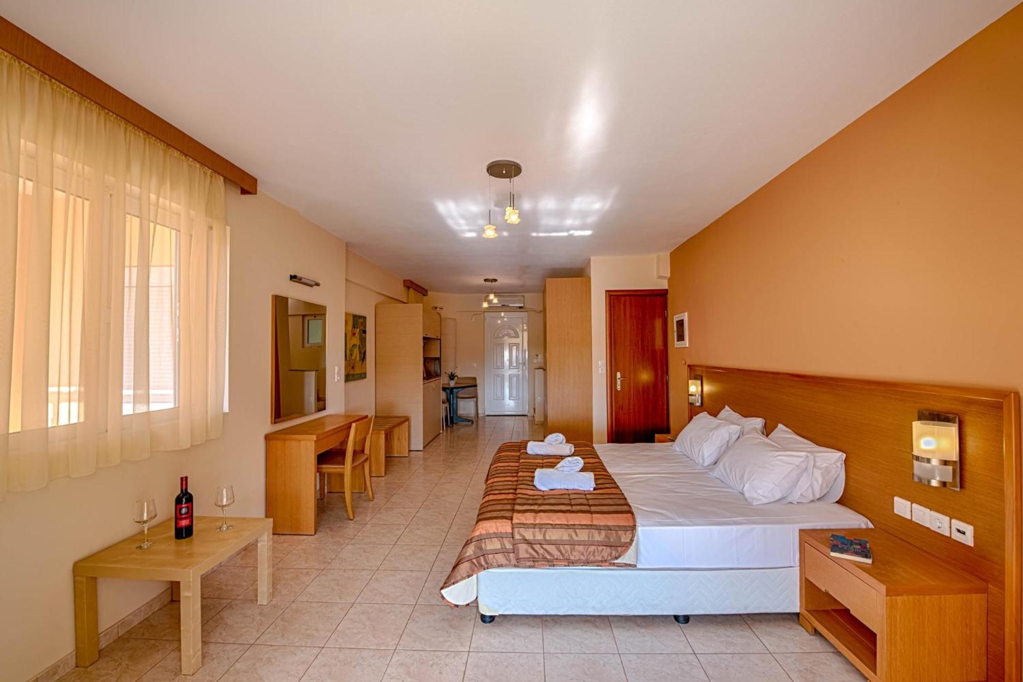 Anilio Plaza Zacharo Quarto foto