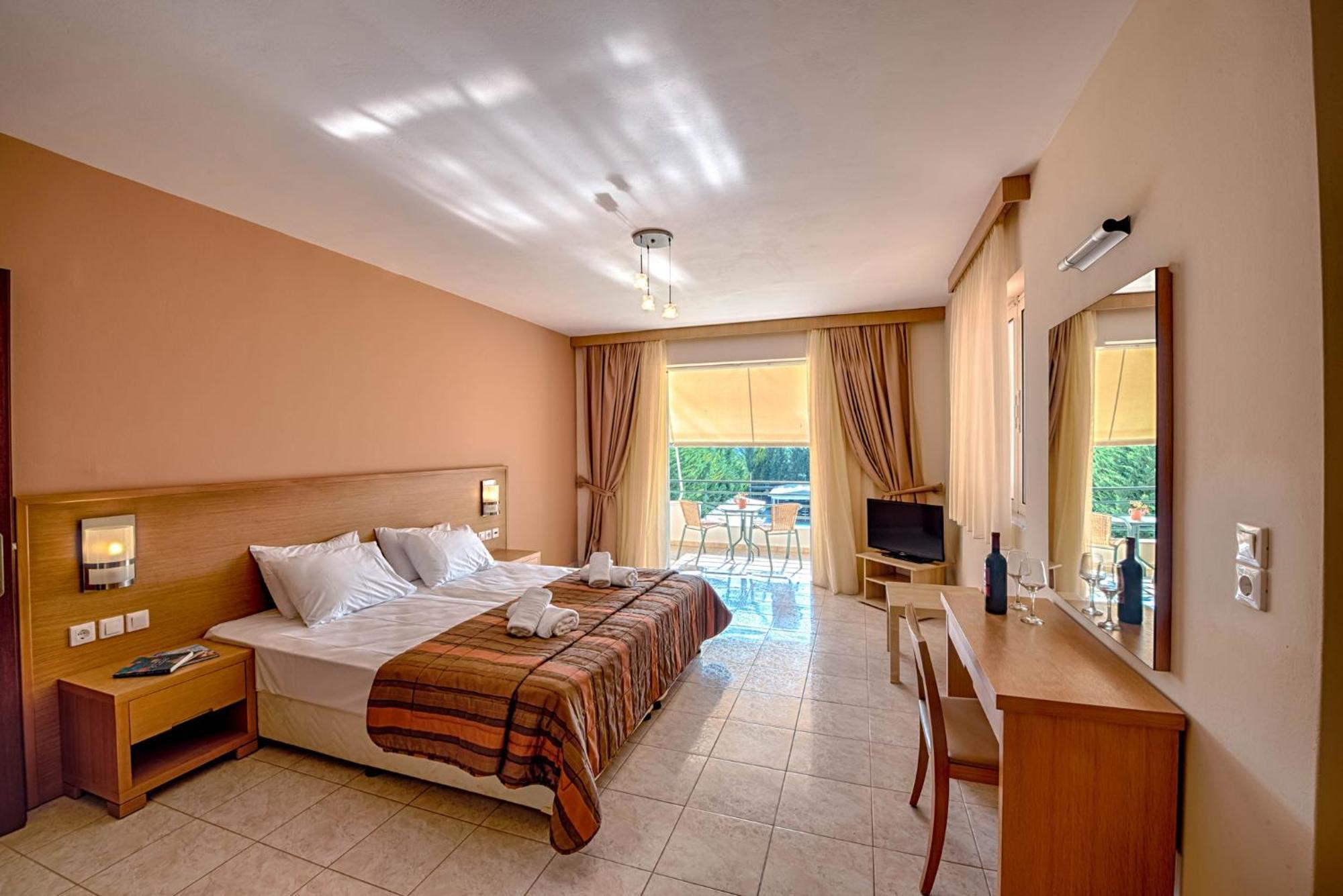 Anilio Plaza Zacharo Quarto foto
